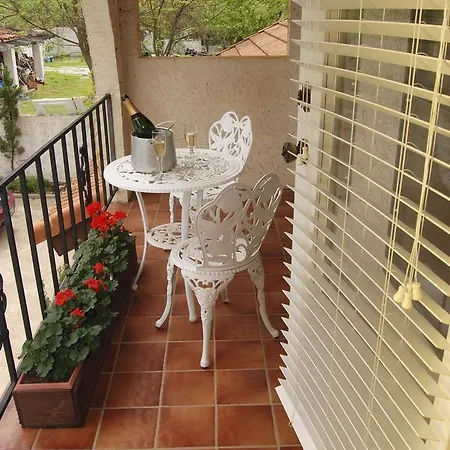 Lakehouse Bed And Breakfast Canyon Lake Exterior photo