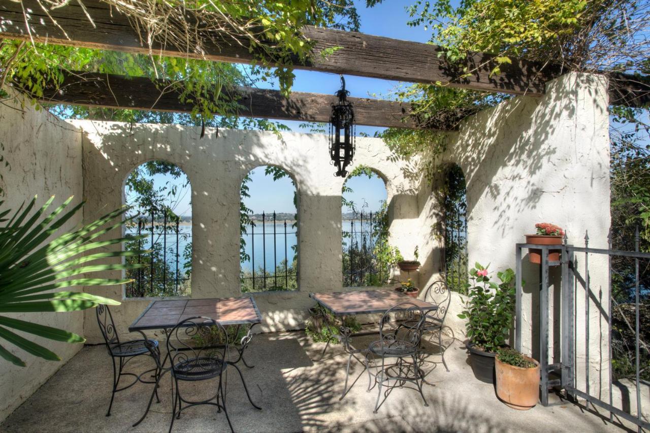 Lakehouse Bed & Breakfast 3*