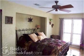 Bed & Breakfast Lakehouse