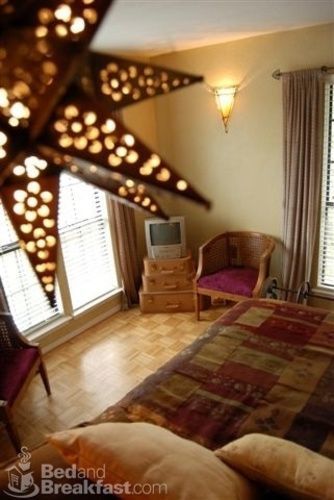Lakehouse Bed & Breakfast