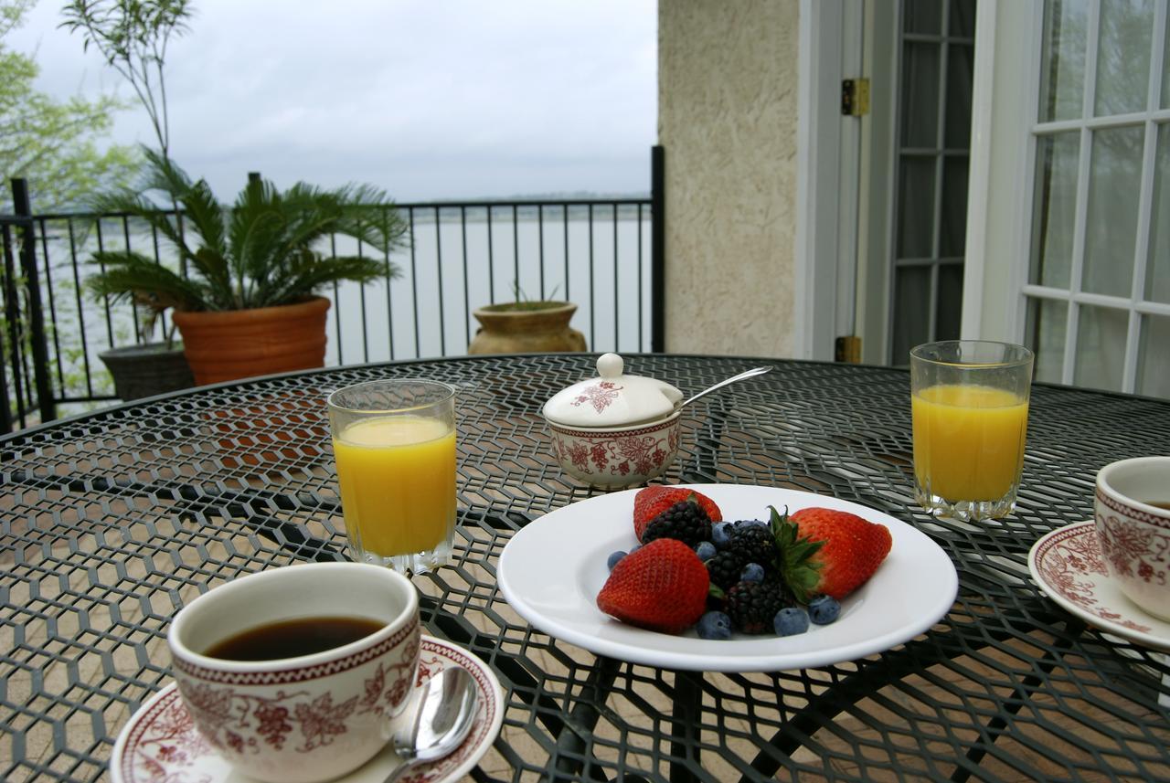 Lakehouse Bed & Breakfast