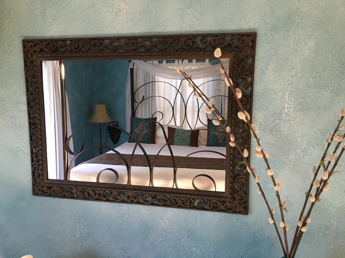 Lakehouse Bed & Breakfast