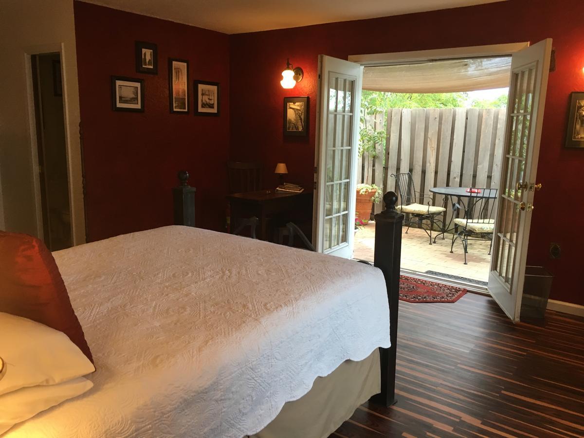 Bed & Breakfast Lakehouse 3*